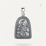 Pendentif Sainte Marie en croix élégant et spirituel