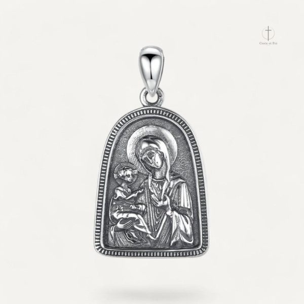 Pendentif Sainte Marie en croix élégant et spirituel