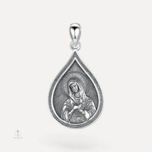 Pendentif Croix Sainte Mère en design élégant