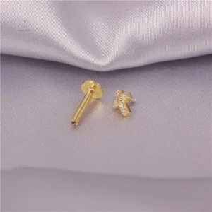 Boucle d'Oreille Croix, accessoire tendance pour un look raffiné