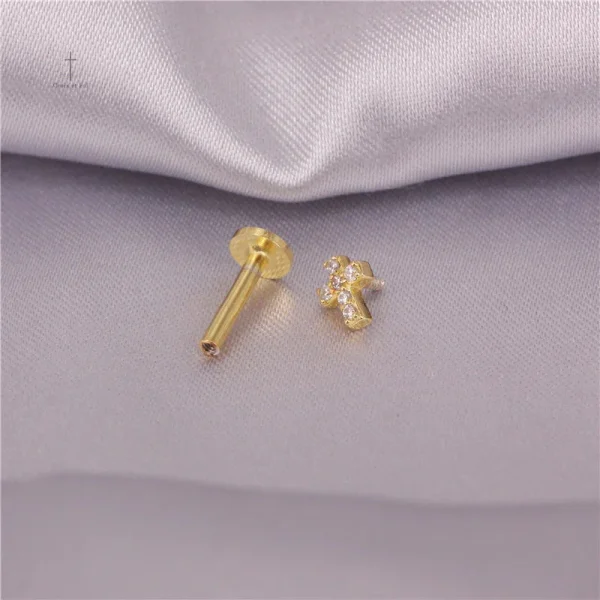 Boucle d'Oreille Croix, accessoire tendance pour un look raffiné