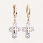 Petite boucle d'oreille croix pendante en métal