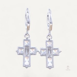 Design minimaliste de boucle d'oreille croix pendante