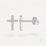 Bijou croix orné de cristaux en zirconium
