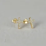 Piercing croix élégant avec détails en zirconium