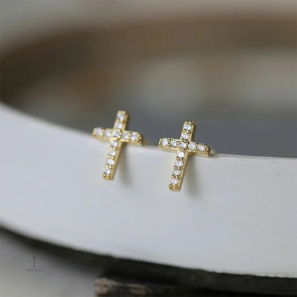 Bijoux croix avec incrustations de cristaux zirconium