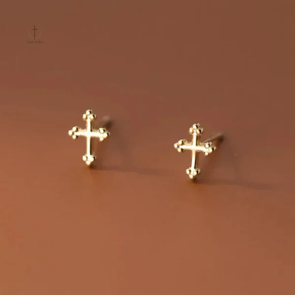 Bijoux croix orné, parfait pour les amateurs de symboles
